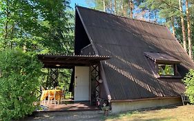 Kamińsko, Puszcza Zielonka, dom nad jeziorem